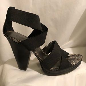 Carlos Santana Exotia Snakeskin Heels (7.50)